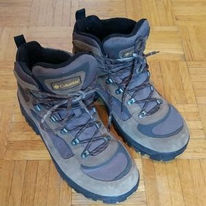 Columbia Mens hiking boots, size 9